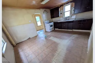 376 Myrtle Ave, Irvington, NJ 07111 - Photo 3