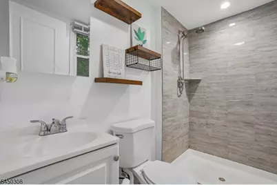 35 Iroquois Ave, Lincoln Park, NJ 07035 - Photo 17