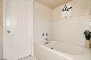 101 Quartz Ln, Paterson, NJ 07501 - Photo 15