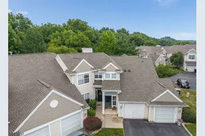 424 Homestead Ct, Lopatcong Township, NJ 08886 - Photo 3