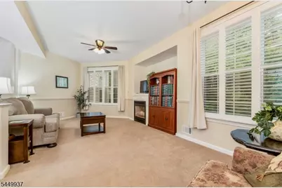 424 Homestead Ct, Lopatcong Township, NJ 08886 - Photo 7