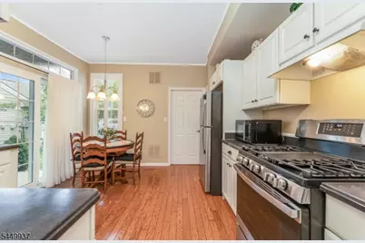 424 Homestead Ct, Lopatcong Township, NJ 08886 - Photo 9