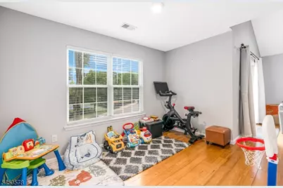 208 Cypress Ln, East Brunswick Township, NJ 08816 - Photo 15