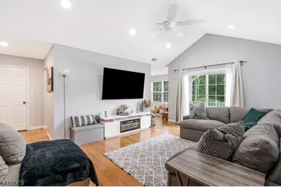208 Cypress Ln, East Brunswick Township, NJ 08816 - Photo 5