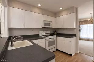 96 Easedale Rd, Wayne Twp., NJ 07470 - Photo 11