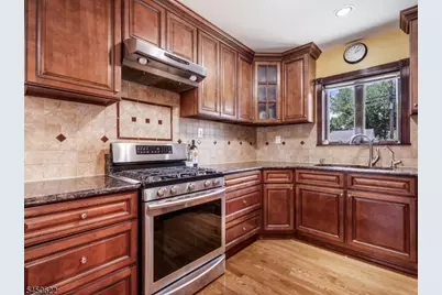 24 Winthrop Rd, Edison Twp., NJ 08817 - Photo 11