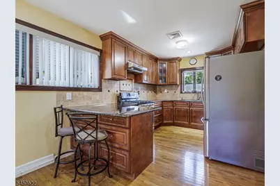 24 Winthrop Rd, Edison Twp., NJ 08817 - Photo 9