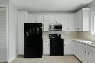 428 Lenape Ln, Lopatcong Township, NJ 08865 - Photo 11