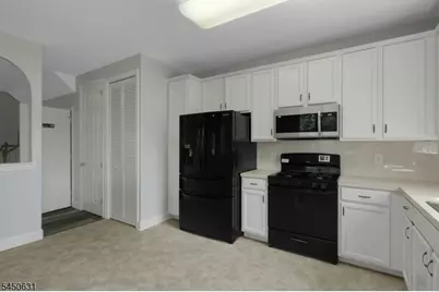 428 Lenape Ln, Lopatcong Township, NJ 08865 - Photo 9