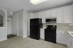428 Lenape Ln, Lopatcong Township, NJ 08865 - Photo 9
