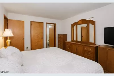 340 Saddle River Rd, Saddle Brook Township, NJ 07663 - Photo 11