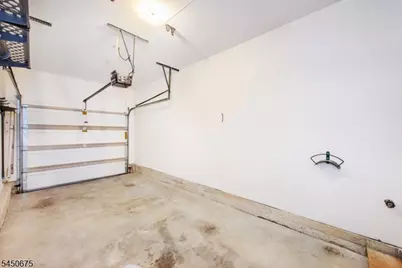208 Welsh Pl, Morris Plains, NJ 07950 - Photo 5