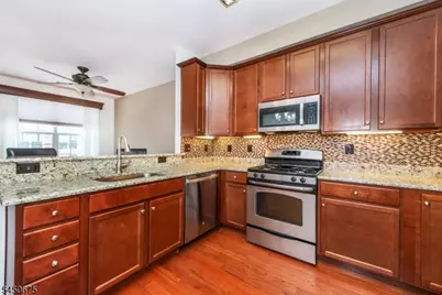 208 Welsh Pl, Morris Plains, NJ 07950 - Photo 7