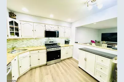 94 Edgefield Dr, Parsippany, NJ 07950 - Photo 17