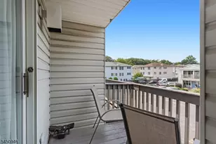 31 Willow Wood Square, East Rutherford, NJ 07073 - Photo 17