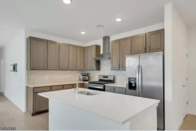 644 Lorhan Dr #644, Piscataway Township, NJ 08854 - Photo 5