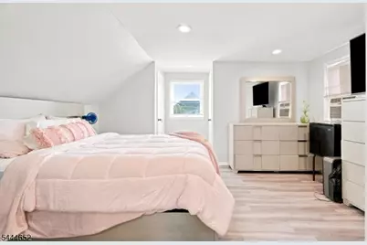 28 Brookhill Ter, Clifton, NJ 07013 - Photo 23