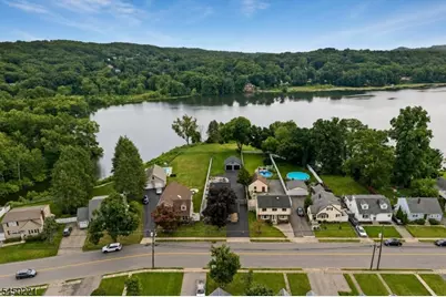 1074 Colfax Ave, Pompton Lakes, NJ 07442 - Photo 45