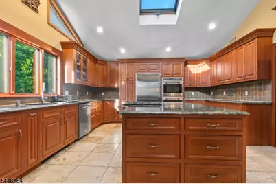8 Cracco Ln, Wayne, NJ 07470 - Photo 19