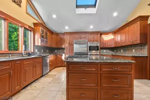 8 Cracco Ln, Wayne, NJ 07470 - Photo 19