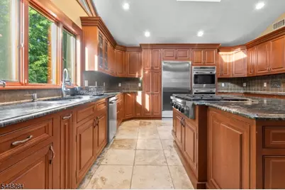 8 Cracco Ln, Wayne, NJ 07470 - Photo 19