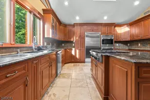 8 Cracco Ln, Wayne, NJ 07470 - Photo 19