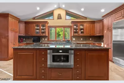 8 Cracco Ln, Wayne, NJ 07470 - Photo 15