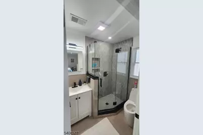 731 Lake Ave #2, Lyndhurst Township, NJ 07071 - Photo 5