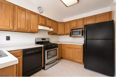 110 Patricia Pl, Clifton, NJ 07012 - Photo 3