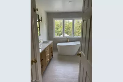 8 Stiles Ln, Franklin Township, NJ 08823 - Photo 23