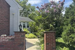 8 Stiles Ln, Franklin Township, NJ 08823 - Photo 3