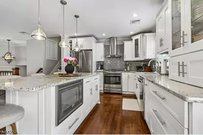40 Oleander Way, Clark Township, NJ 07066 - Photo 9