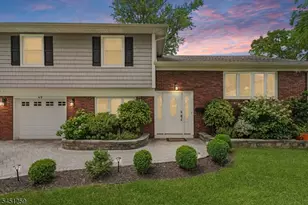 40 Oleander Way, Clark Township, NJ 07066 - Photo 3