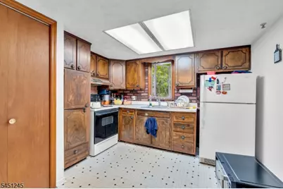 10 Sussex St, Byram Township, NJ 07874 - Photo 33
