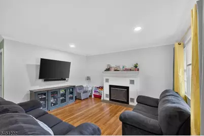 870 Crescent Dr, Rahway, NJ 07065 - Photo 5