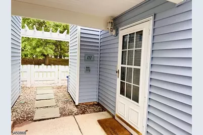 111 Almond Dr #111, Franklin Township, NJ 08873 - Photo 3