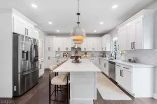 311 Martin Rd, Union Township, NJ 07083 - Photo 3