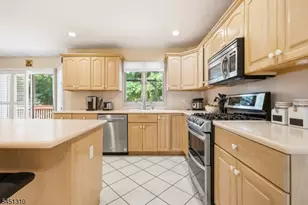 37 Continental Rd, Parsippany, NJ 07950 - Photo 9