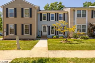 35 Byrnes Ln E, Sayreville Boro, NJ 08872 - Photo 1