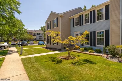 35 Byrnes Ln East, Sayreville Boro, NJ 08872 - Photo 3