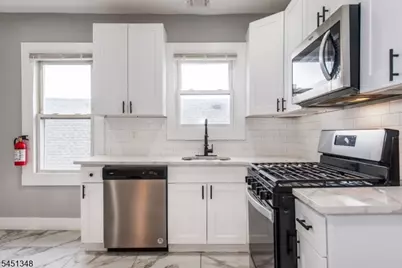 22 Comfort Pl, Clifton, NJ 07011 - Photo 7
