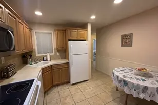 32 Dickinson Ct, Middletown Twp., NJ 07701 - Photo 3