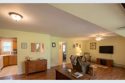 32 Dickinson Ct, Middletown Twp., NJ 07701 - Photo 7