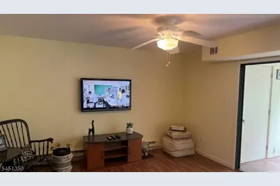 32 Dickinson Ct, Middletown Twp., NJ 07701 - Photo 5