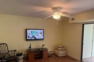 32 Dickinson Ct, Middletown Twp., NJ 07701 - Photo 5