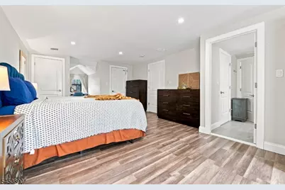 1305 E Henry St, Linden, NJ 07036 - Photo 25