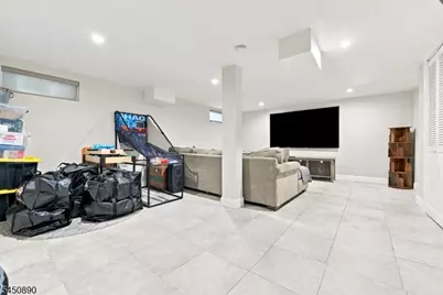 1305 E Henry St, Linden, NJ 07036 - Photo 33