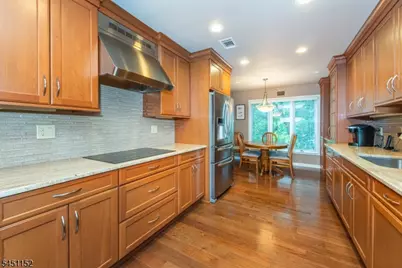 13 Stonegate Dr, Roseland, NJ 07068 - Photo 5