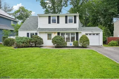 18 Manor Rd, Livingston, NJ 07039 - Photo 3
