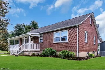 602 Pennsylvania Ave, Pohatcong Township, NJ 08865 - Photo 3